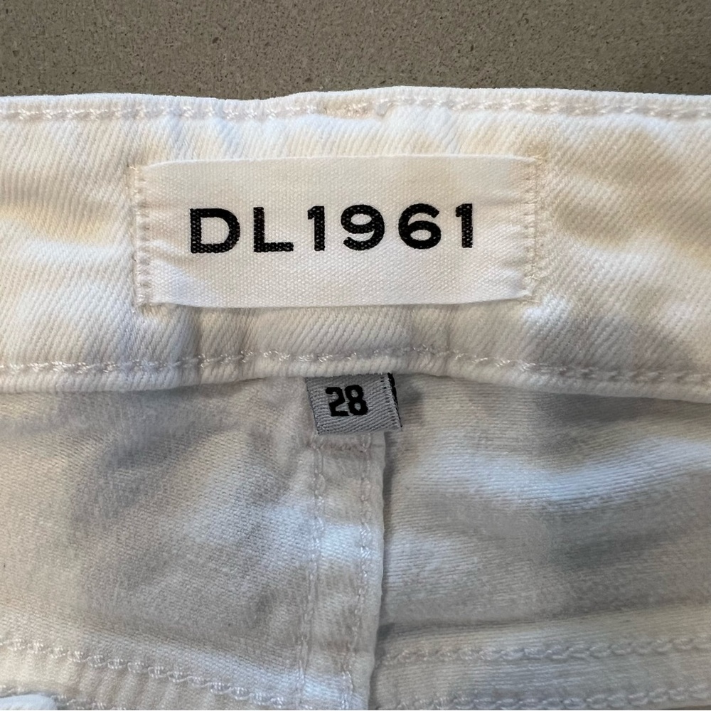DL1961 Distressed Hepburn wide leg size 28 jeans WHITE - Picture 5 of 9